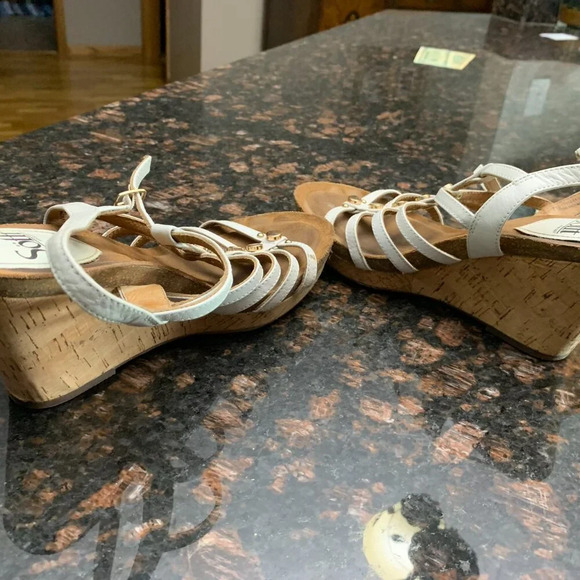 Platform Sandals - Picture 3 of 9